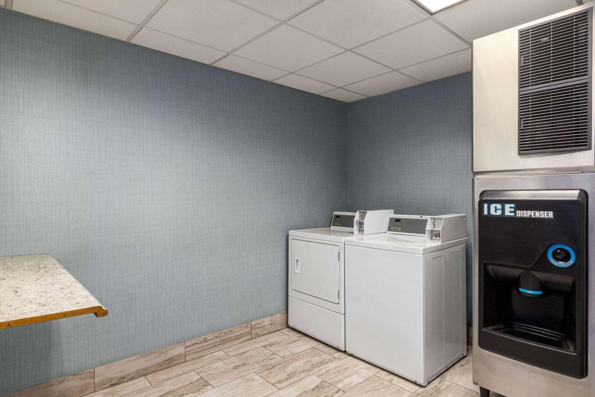 Wingate By Wyndham Savannah I-95 North Port Wentworth Bagian luar foto