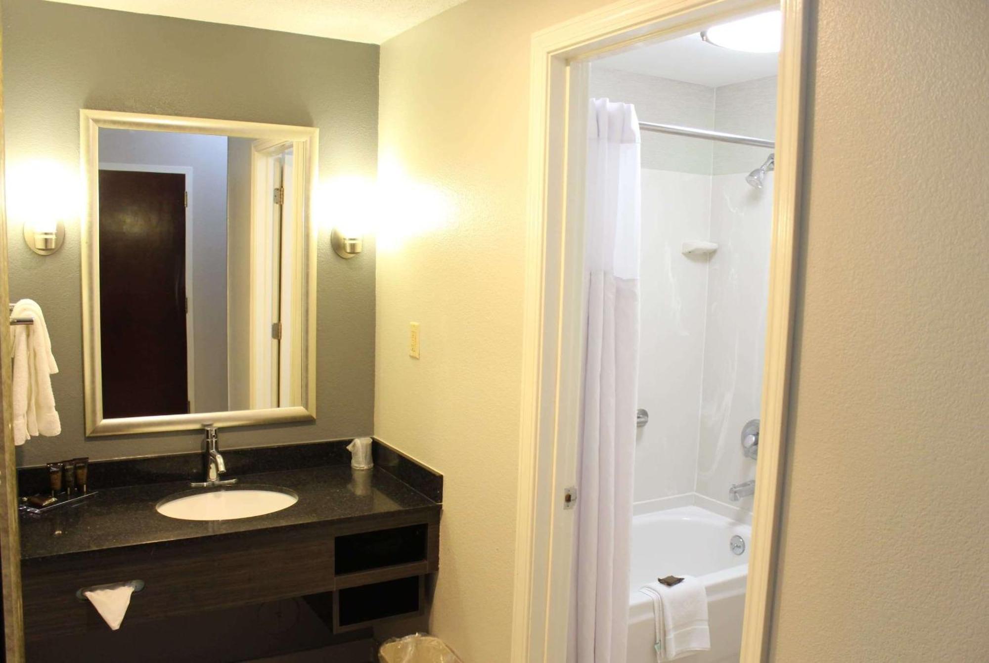 Wingate By Wyndham Savannah I-95 North Port Wentworth Bagian luar foto